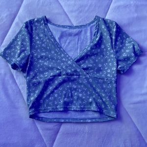 FLORAL V-NECK CROPPED T